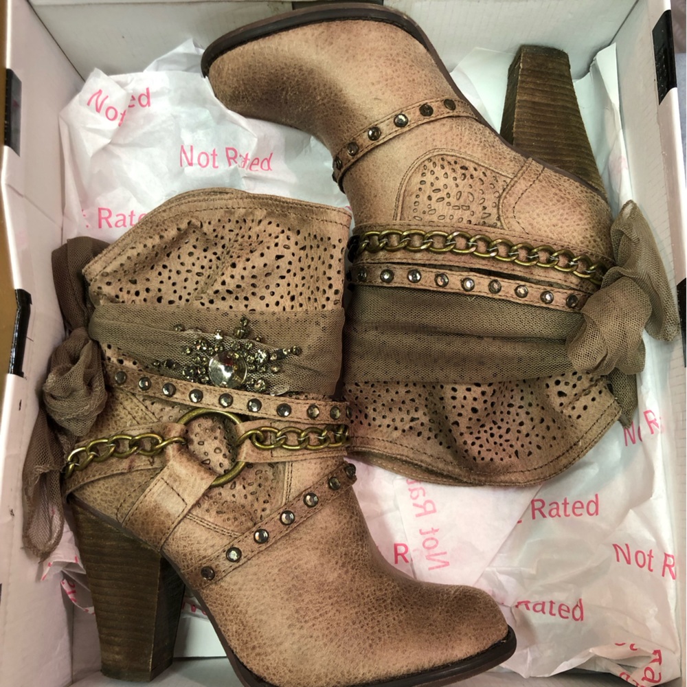 Not Rated Aberdeen Size 6 Taupe Ankle Boot with lots of bling! Beautiful boot!